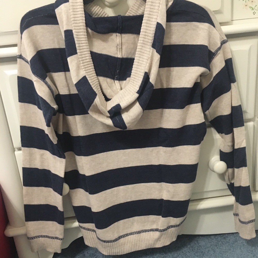 Hooded Sweater - Picture 2 of 3